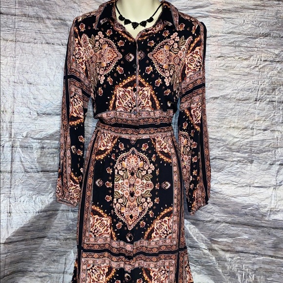 Avenue Long Sleeve Button Down Paisley Print Dress With Pockets - Picture 2 of 8
